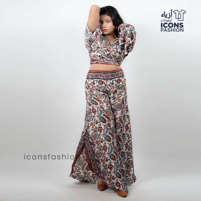 Women-off-white-paisley-printed-crop-top-and-wide-leg-pants-co-ord-set-with-tie-up-detail