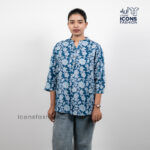 Blue-floral-printed-tunic-top-with-mandarin-collar-and-three-quarter-sleeves