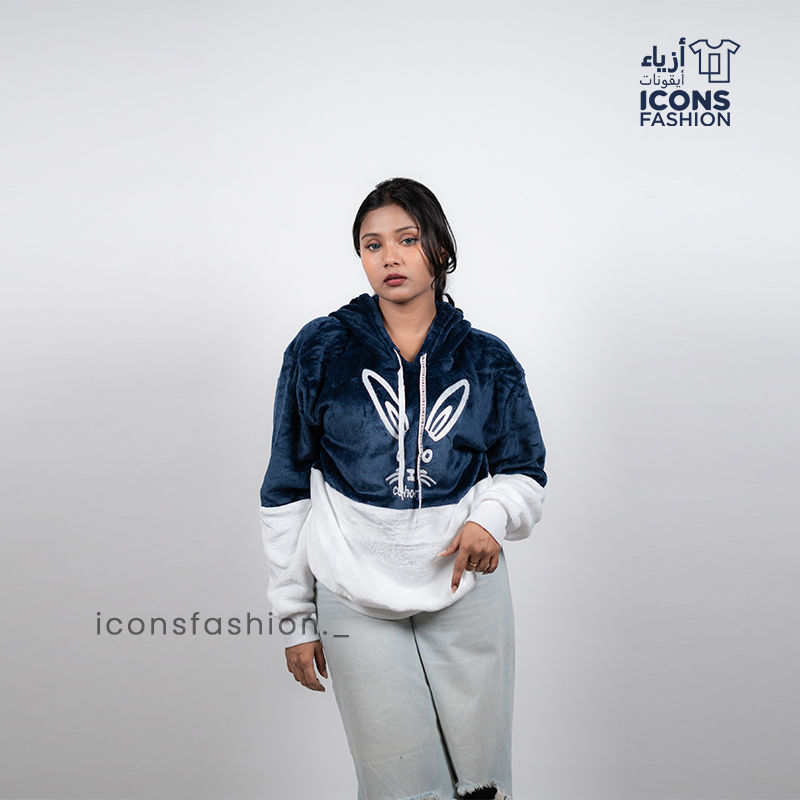 Woman-navy-blue-printed-oversized-hoodie-with-hood-and-long-sleeves