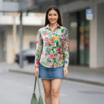 Women-floral-print-button-down-shirt-long-sleeve-lightweight-top-with-collar-and-curved-hem