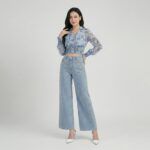 Blue-floral-print-long-sleeve-smocked-waist-crop-top-for-women