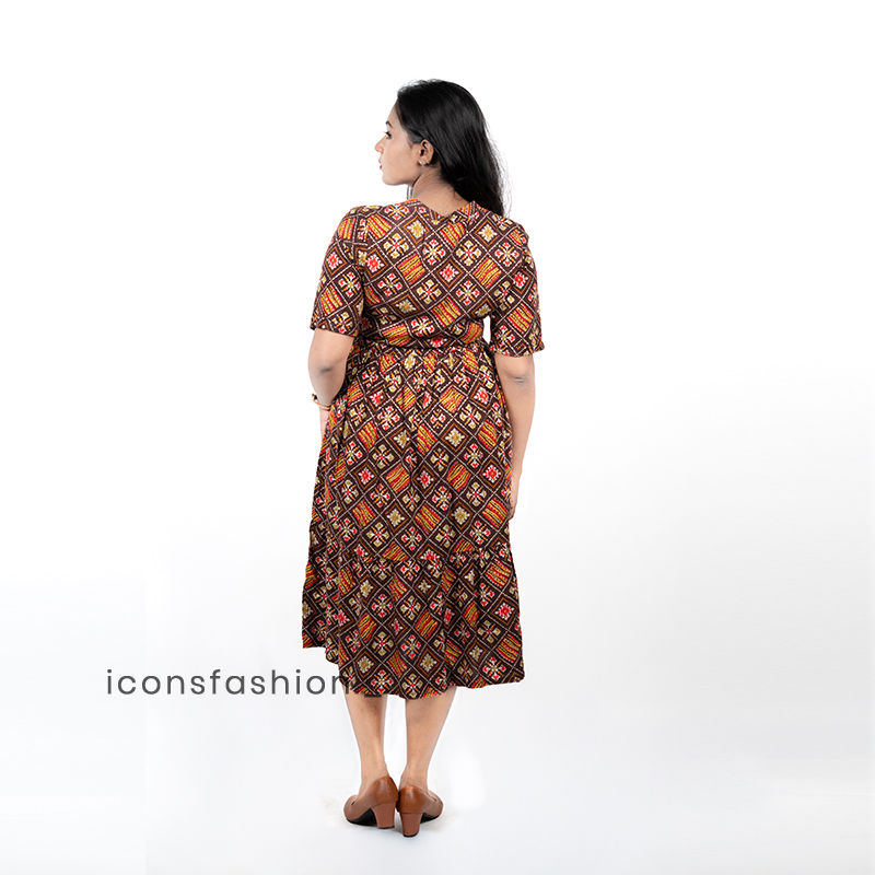 Brown-geometric-printed-midi-dress-with-tie-waist