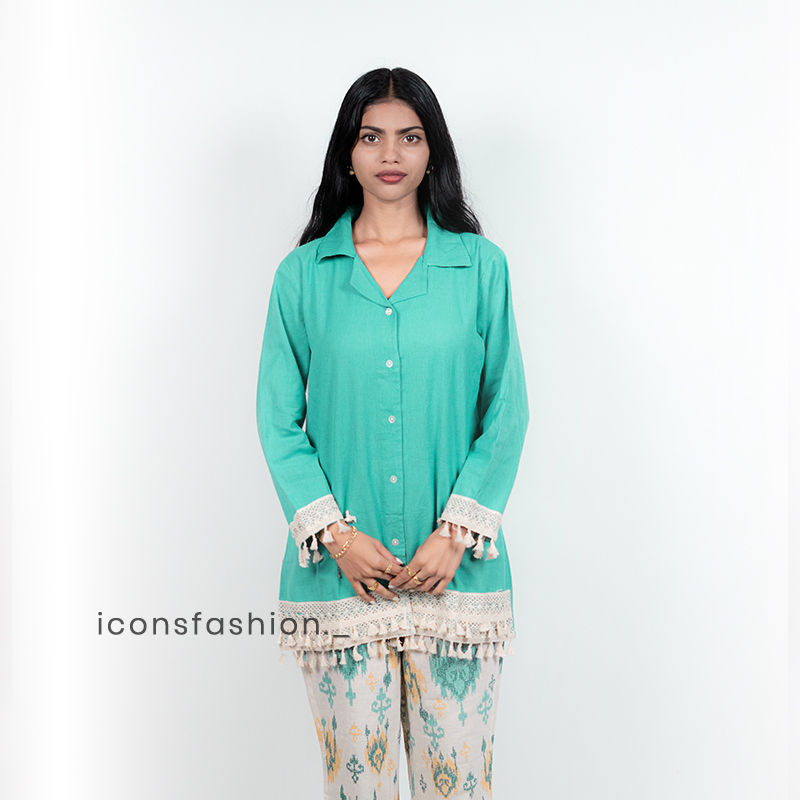 Blue-Co-Ord-set-with-collared-button-down-top-and-printed-pants