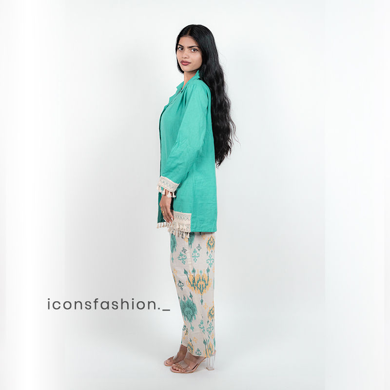 Blue-Co-Ord-set-with-collared-button-down-top-and-printed-pants