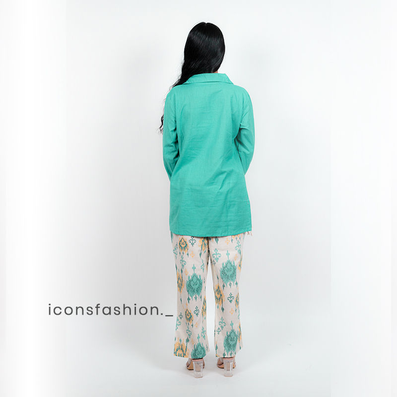 Blue-Co-Ord-set-with-collared-button-down-top-and-printed-pants