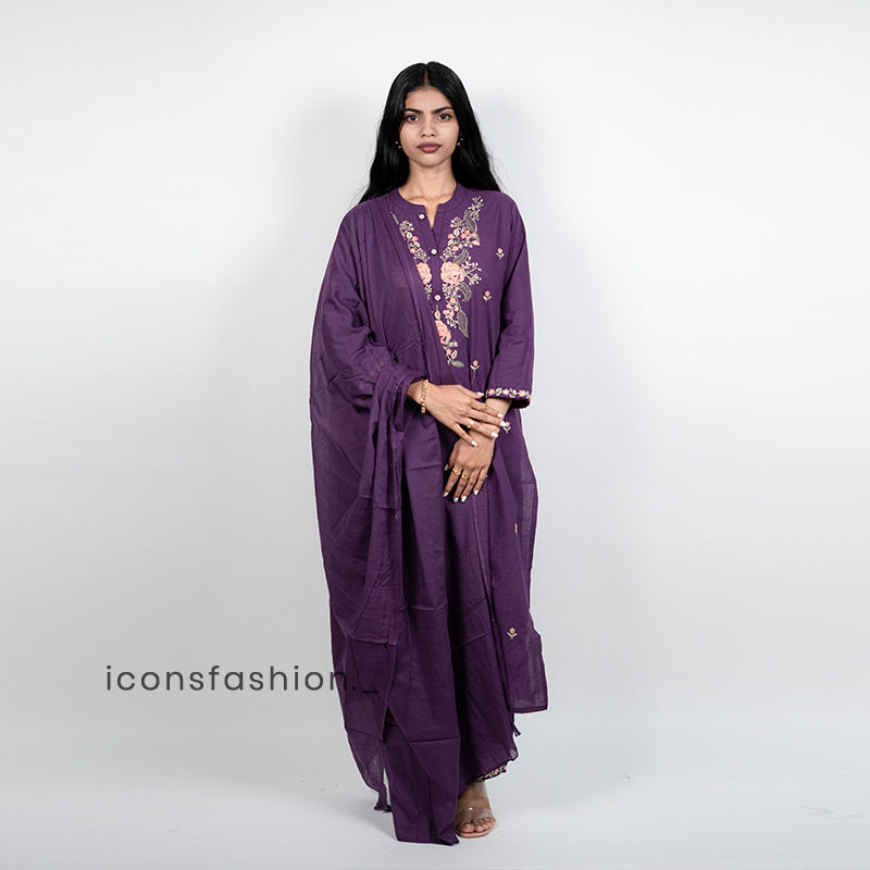 Women’s-purple-embroidered-kurta-set-with-dupattā-and-straight-pants