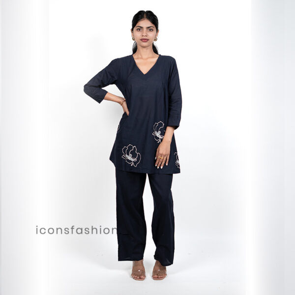 Women's-black-co-Ord-set-with-V-neck-kurta-and-straight-pants