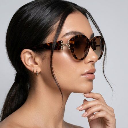 Women’s-oversized-round-tortoiseshell-sunglasses-with-brown-gradient-tinted-lenses