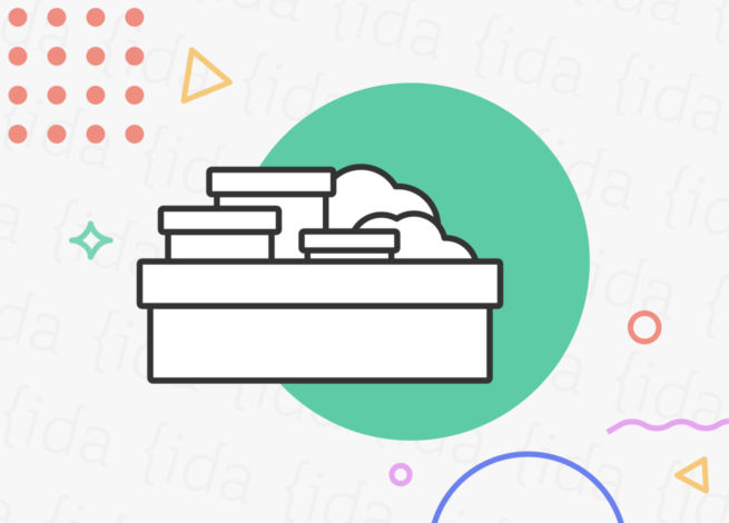 Canasta con alimentos en su parte superior.