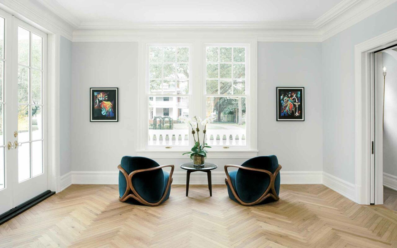 Cette photo décrit le mobilier moderne conçu pour un projet de Peverelli.