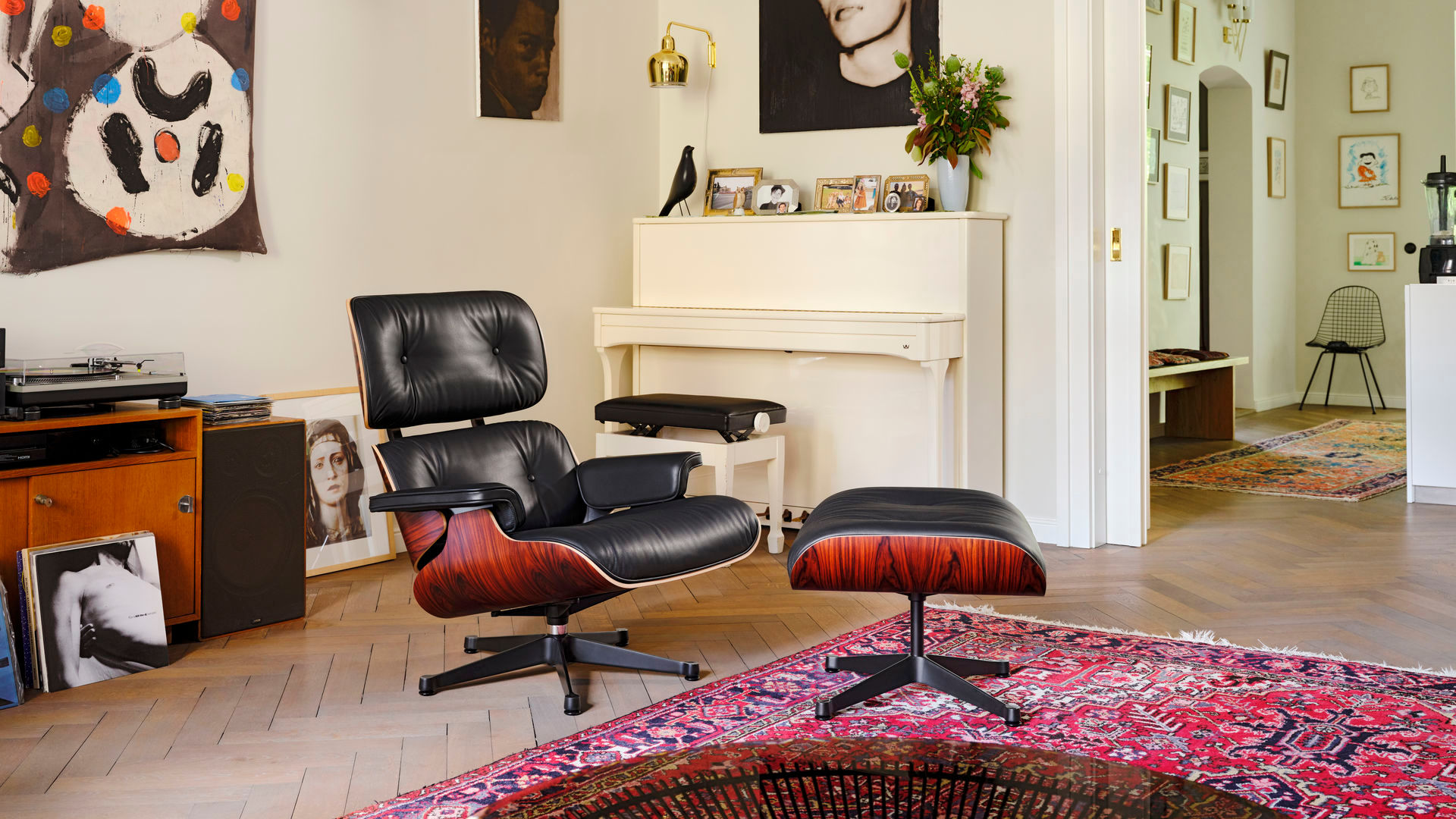 Vitra Lounge Chair & Ottoman Lugano Milano Rivenditori