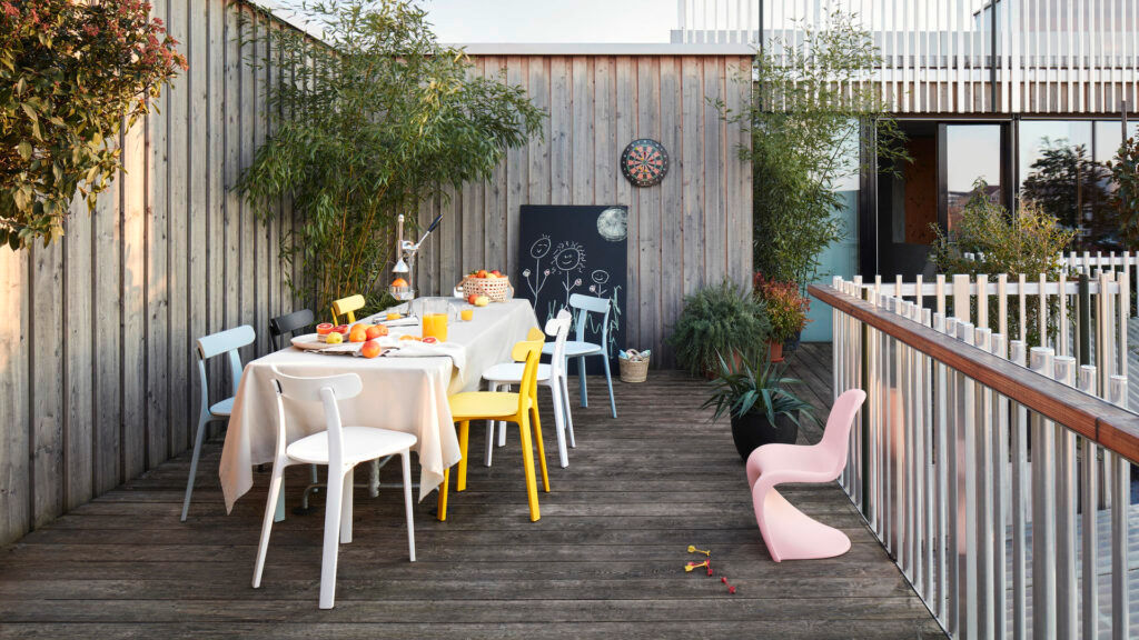 Panton Junior sind moderne Designerstühle, die von Verner Panton entworfen und von Peverelli angeboten werden.