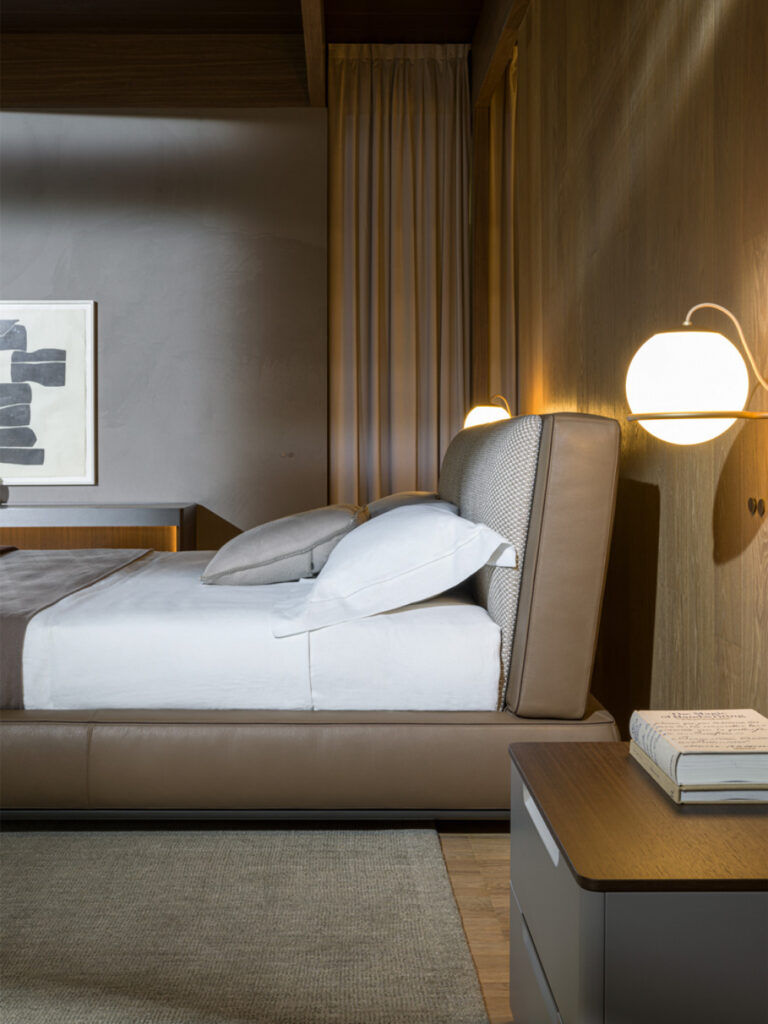 Aldgate è un letto design progettato da Rodolfo Dordoni proposto da Peverelli