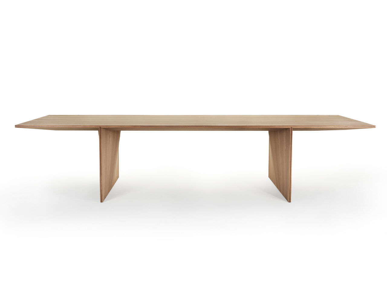 Ava Table i tavolini da salotto particolari progettato da Foster + Partners proposto da Peverelli