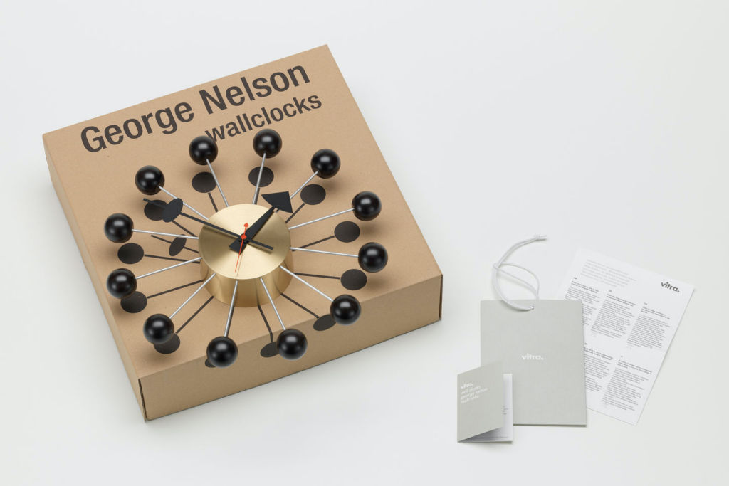 Ball Clock è un orologio di design che viene prodotto da Vitra, progettato da George Nelson e proposto da Peverelli