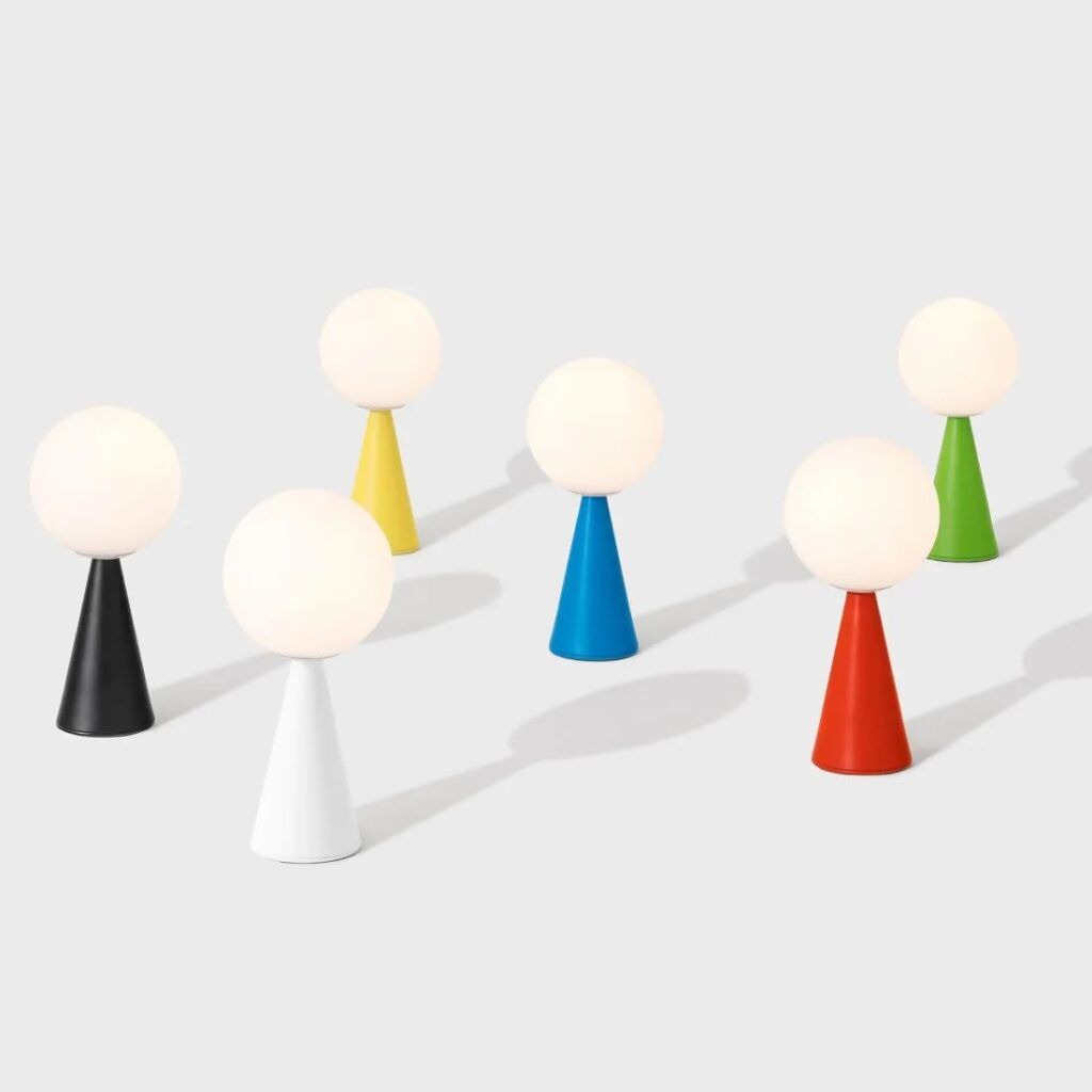 Bilia is a table lamp designed by Gio Ponti and offered by Peverelli