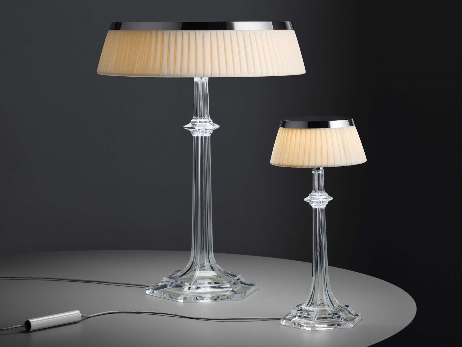 Bon-Jour è una lampada da tavolo di design progettata da Philippe Starck proposta da Peverelli