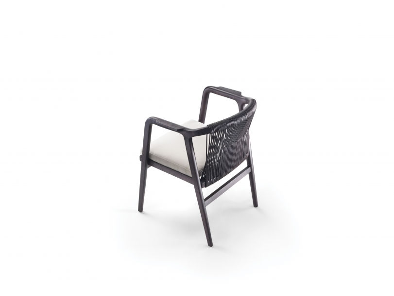 Crono is a lounge chair designed by Antonio Citterio and offered by Peverelli