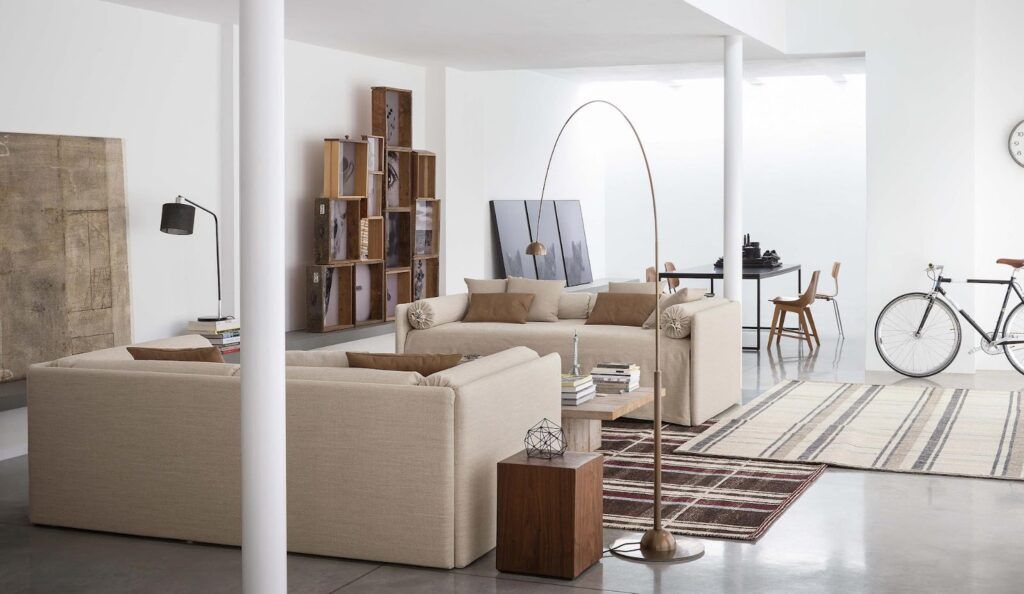 Duetto ist ein ausziehbares Designbett, das von Flou hergestellt und von Peverelli angeboten wird.
