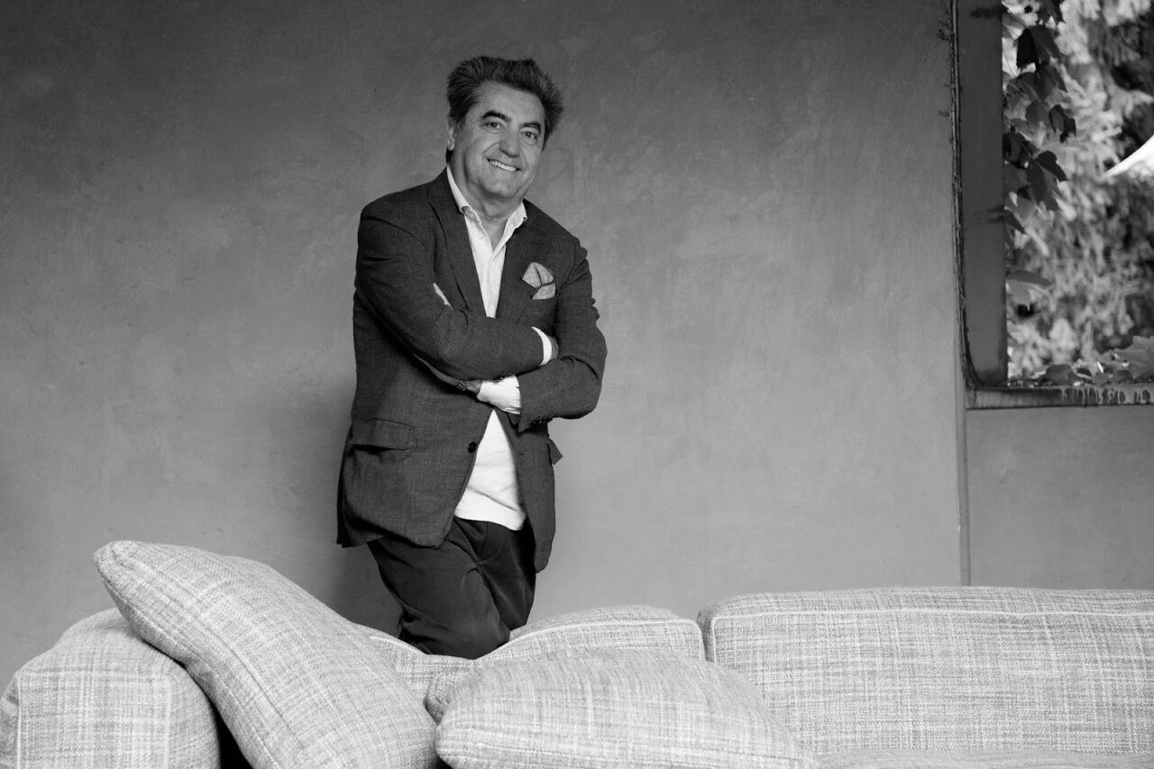 Feelgood is a lounge armchair designed by Antonio Citterio and offered by Peverelli