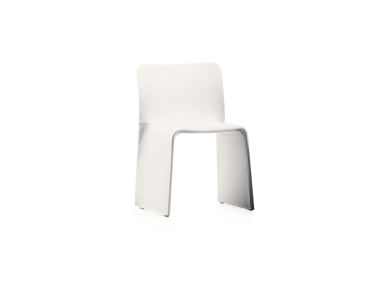 Glove is a chair designed by Molteni&C and offered by Peverelli