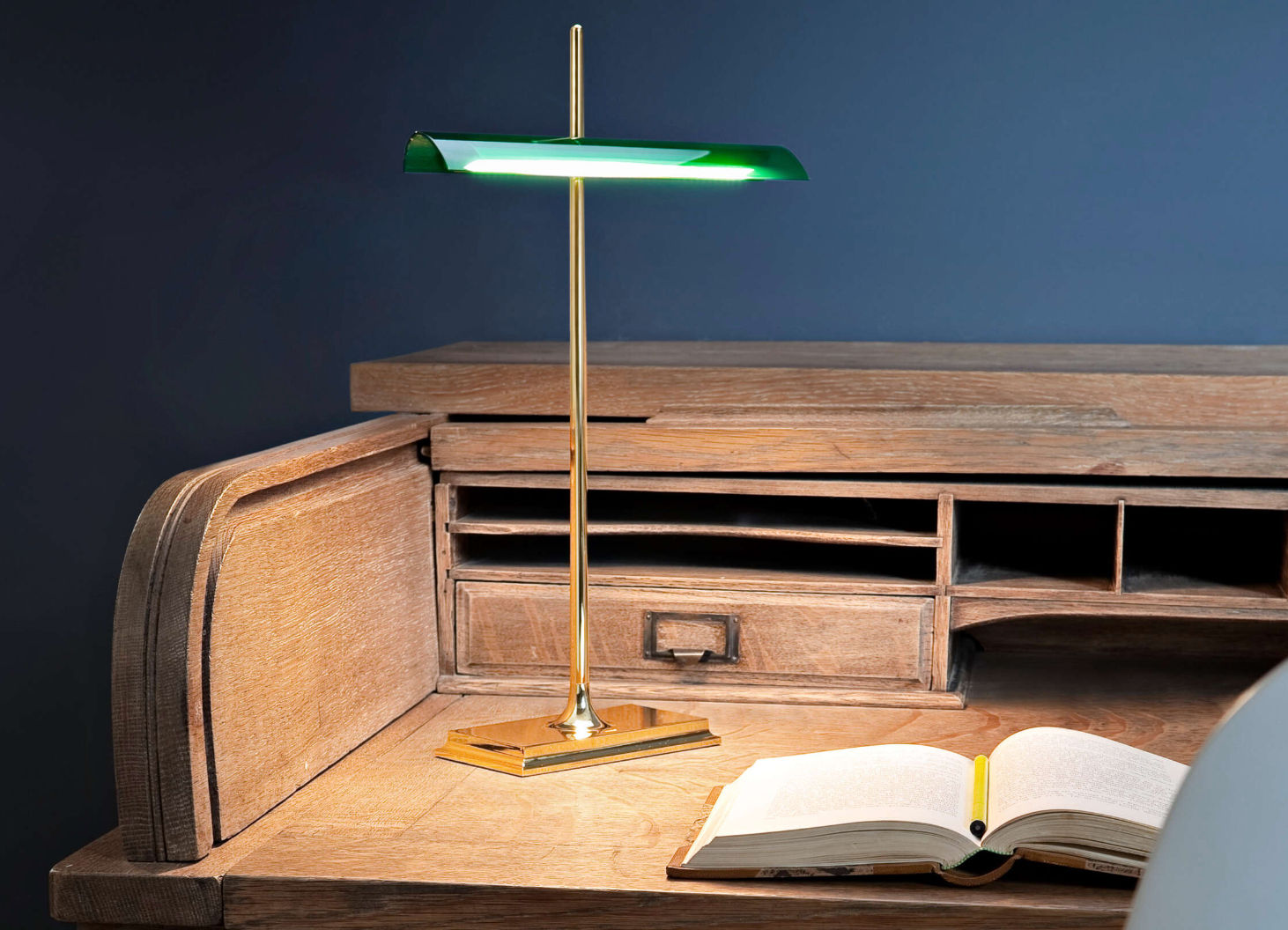 Goldman è una lampada da tavolo prodotta da Flos, progettata da Ron Gilad e proposto da Peverelli
