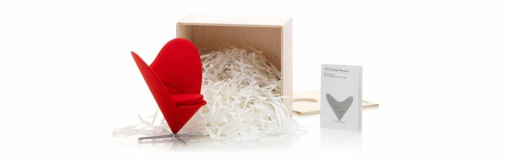 Heart Cone Chair est une chaise longue conçue par Verner Panton et proposée par Peverelli.