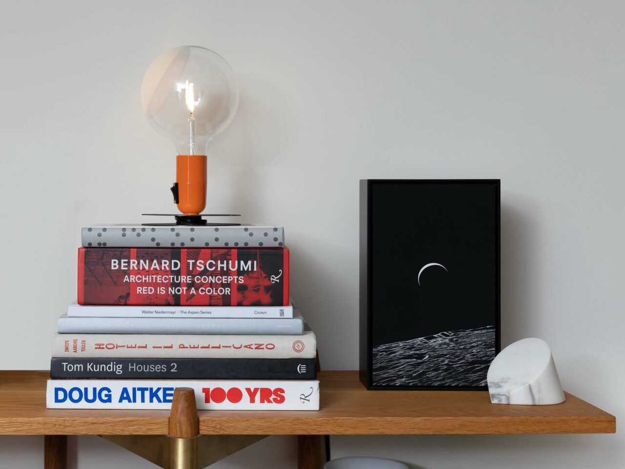 Lampadina is a designer table lamp produced by Flos, designed by Achille Castiglioni and proposed by Peverelli