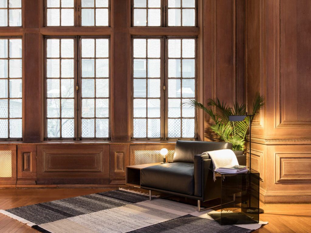 Lampadina is a designer table lamp produced by Flos, designed by Achille Castiglioni and proposed by Peverelli