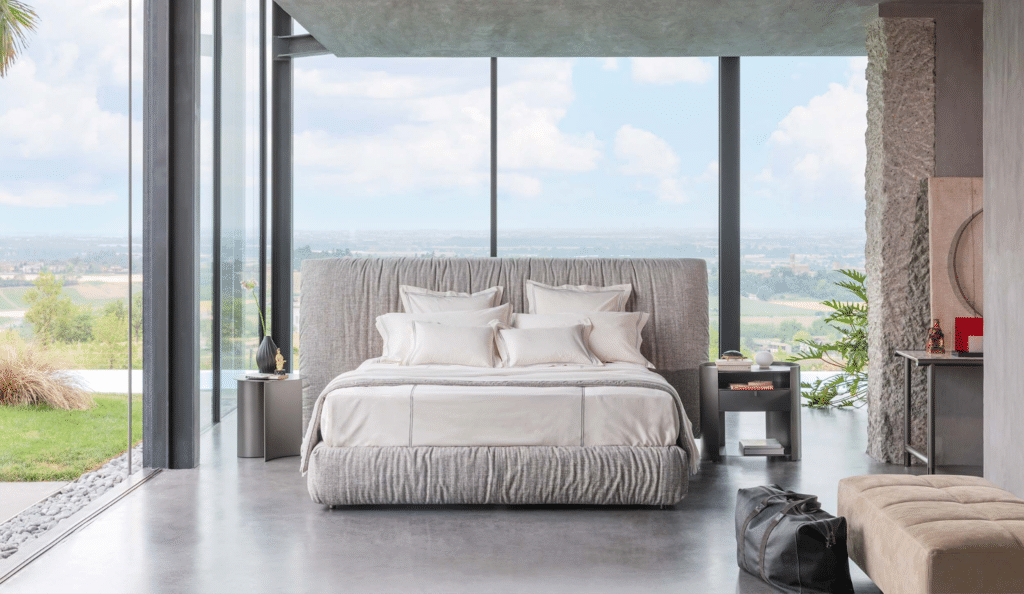 Layla è un letto di design progettato da Flou proposta da Peverelli
