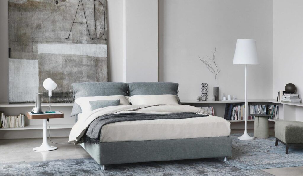 Le lit Nathalie est un lit design produit par Flou et proposé par Peverelli.