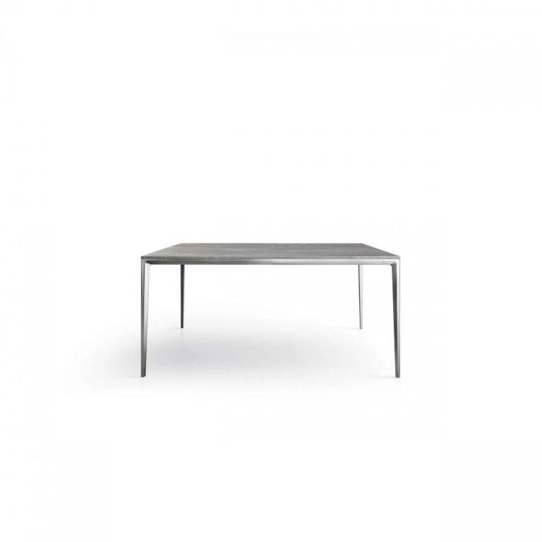 Long Island is a dining table by Peverelli
