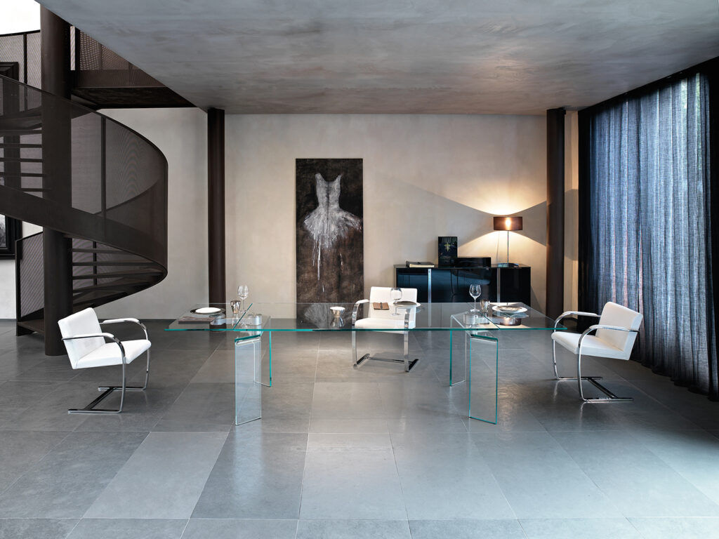 Ray Plus is a dining table designed by Bartoli Design and offered by Peverelli