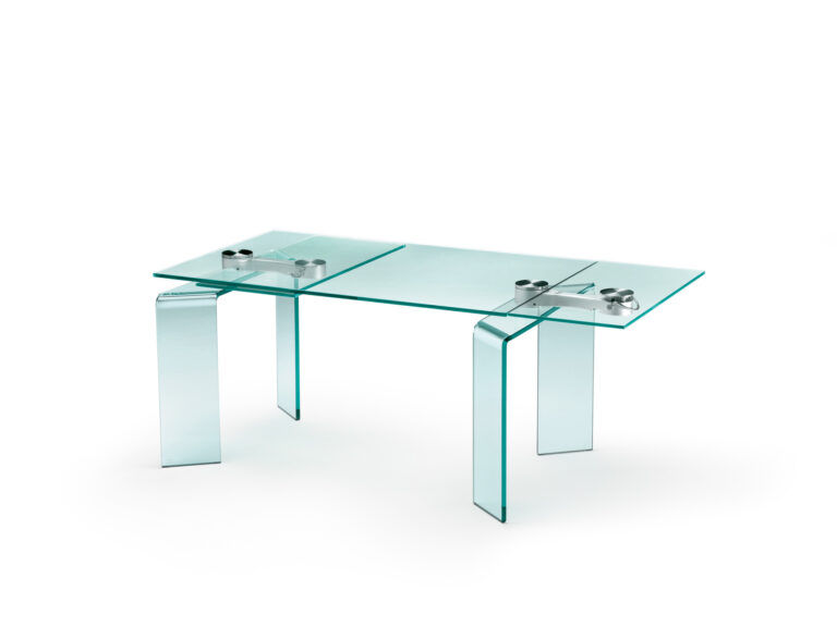 Ray Plus is a dining table designed by Bartoli Design and offered by Peverelli