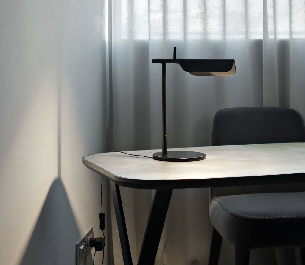 Tab Table is a table lamp produced by Flos, designed by Edward Barber and Jay Osgerby and offered by Peverelli