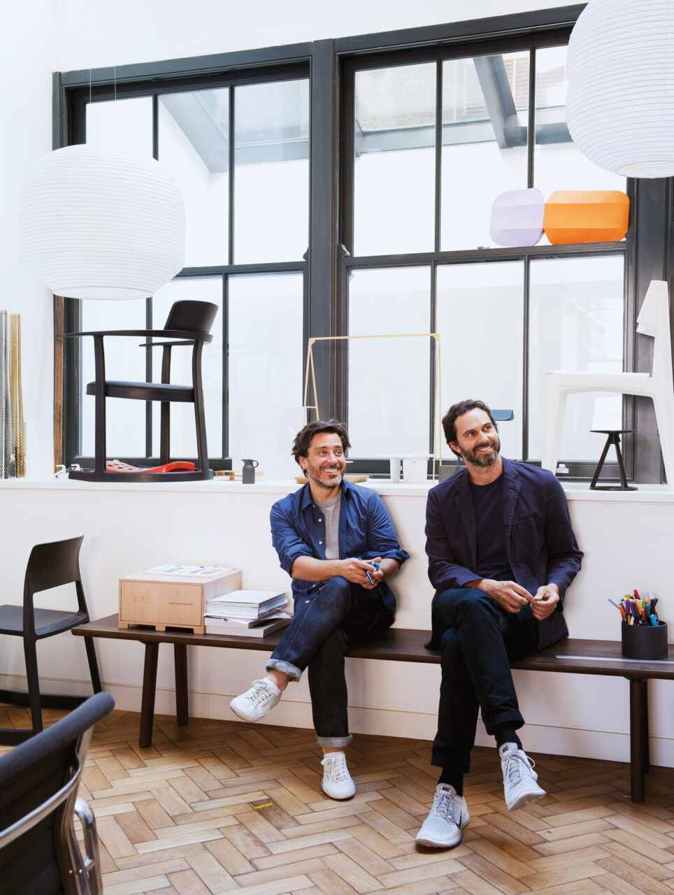 Tab Table is a table lamp produced by Flos, designed by Edward Barber and Jay Osgerby and offered by Peverelli