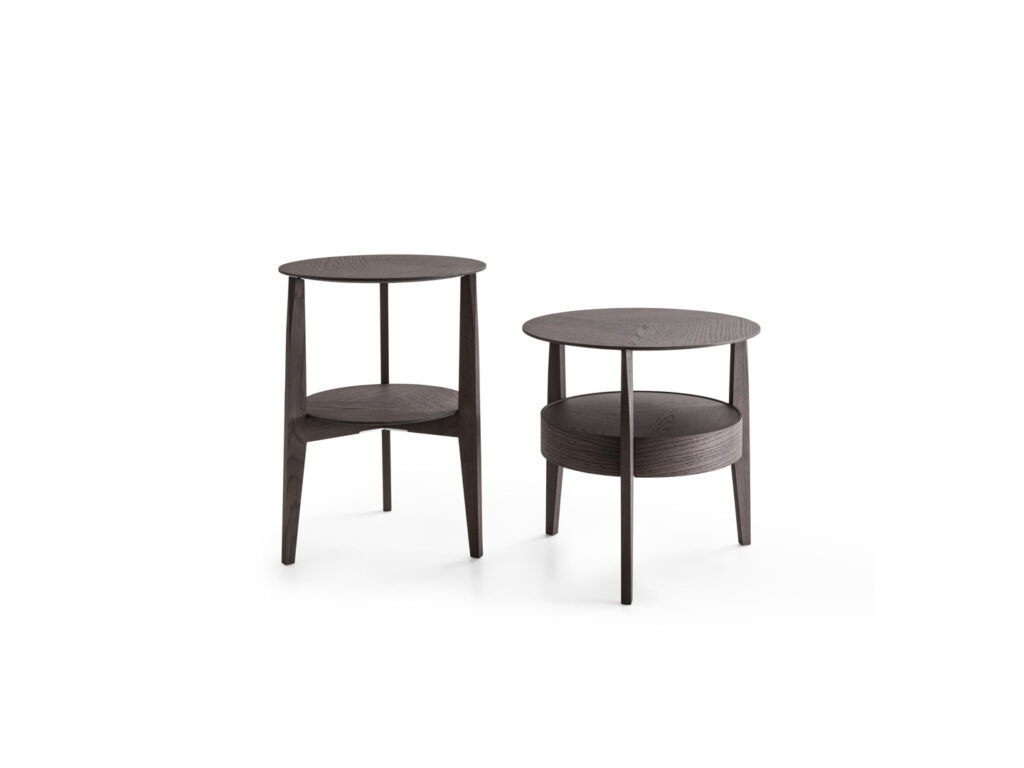 When est une table basse moderne conçue par Rodolfo Dordoni et proposée par Peverelli.