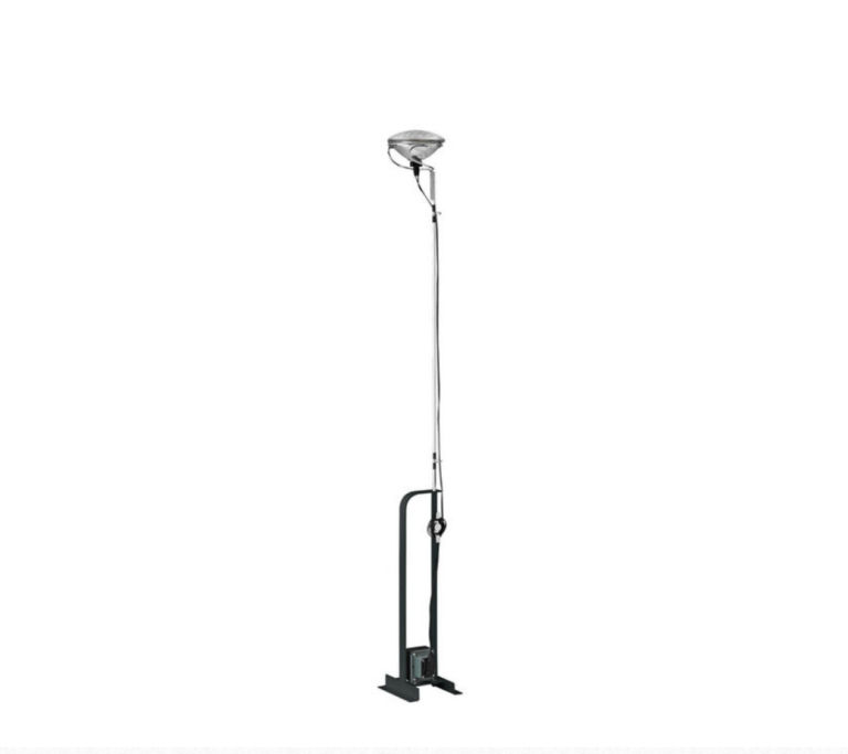 Toio est un lampadaire design conçu par Achille et Pier Giacomo Castiglioni et proposé par Peverelli.