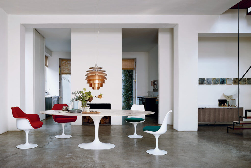 Tulip est une chaise design produite par Knoll, conçue par Eero Saarinen et proposée par Peverelli.