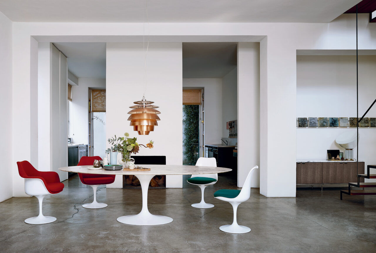 This photo shows the Tulip table with the Knoll chair, sold by Peverelli