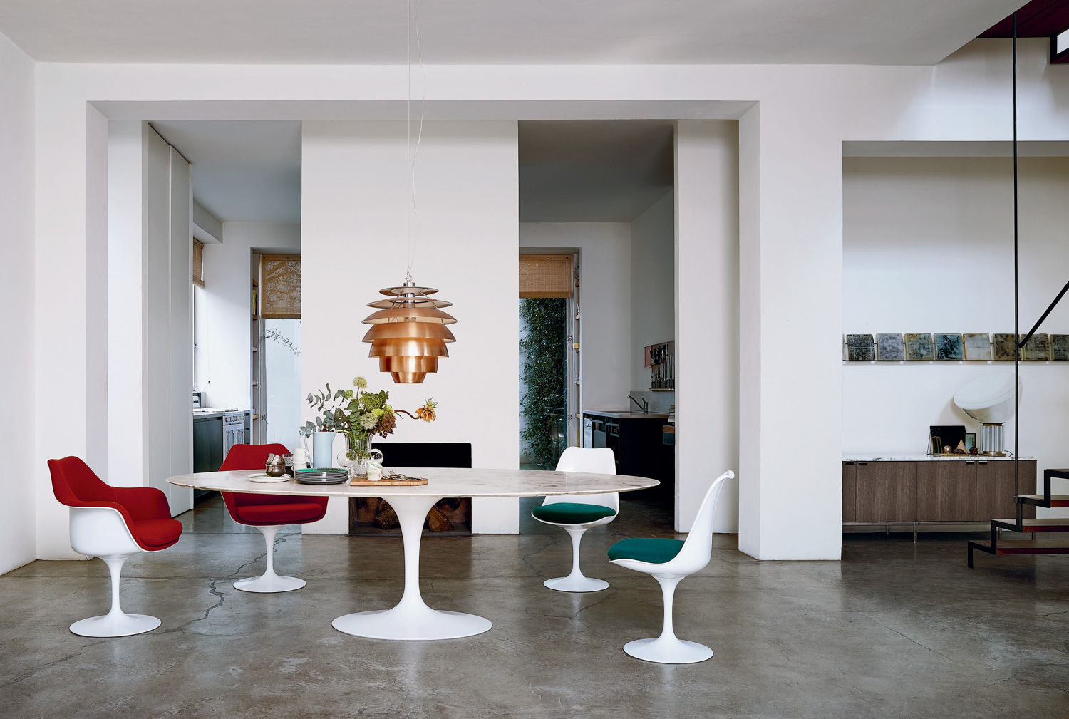 Tulip ist ein von Knoll hergestellter Designerstuhl, entworfen von Eero Saarinen und angeboten von Peverelli