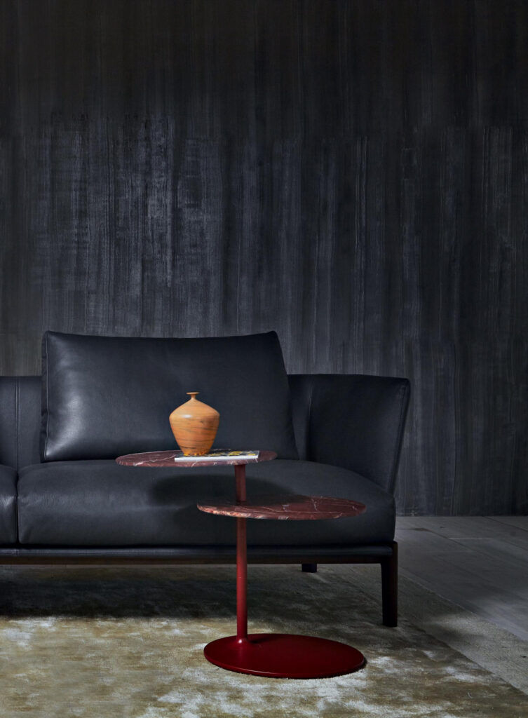 Vicino is a modern coffee table designed by Norman Foster and offered by Peverelli