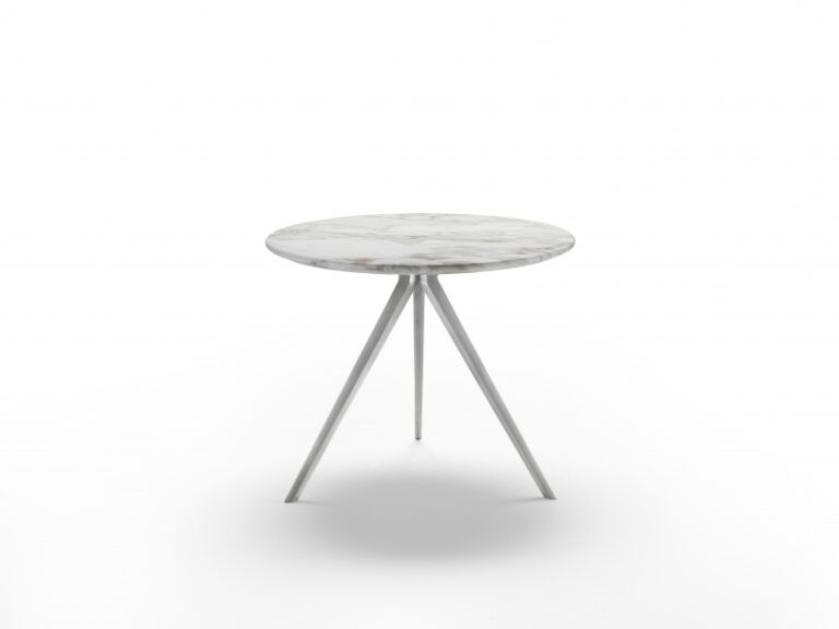 Zefiro are special side tables designed by Antonio Citterio and proposed by Peverelli