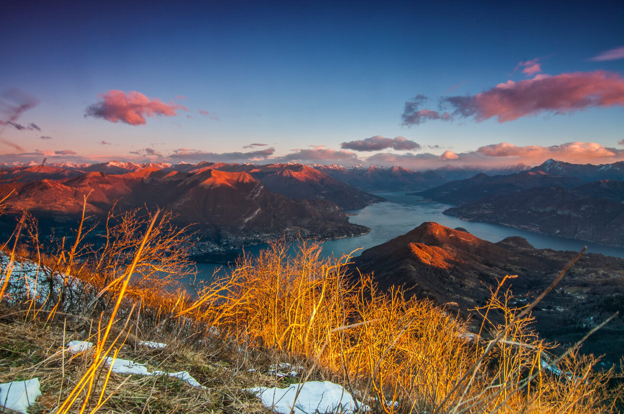 Nella foto è mostrata una prospettiva del lago di Como