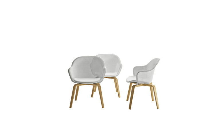 Questa foto mostra una sedia di design italiano realizzata da B&B Italia