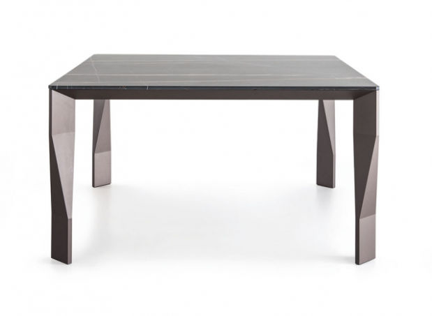 Dieses Foto zeigt den Diamond Tisch von Molteni&C