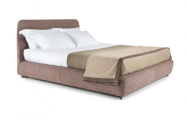 This photo shows the Greenwich bed by Molteni&C