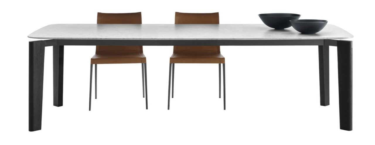 Cette photo montre la table Oskar de B&B