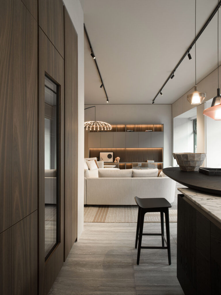 Cette photo montre le magasin phare de Molteni&C avec Peverelli Design.