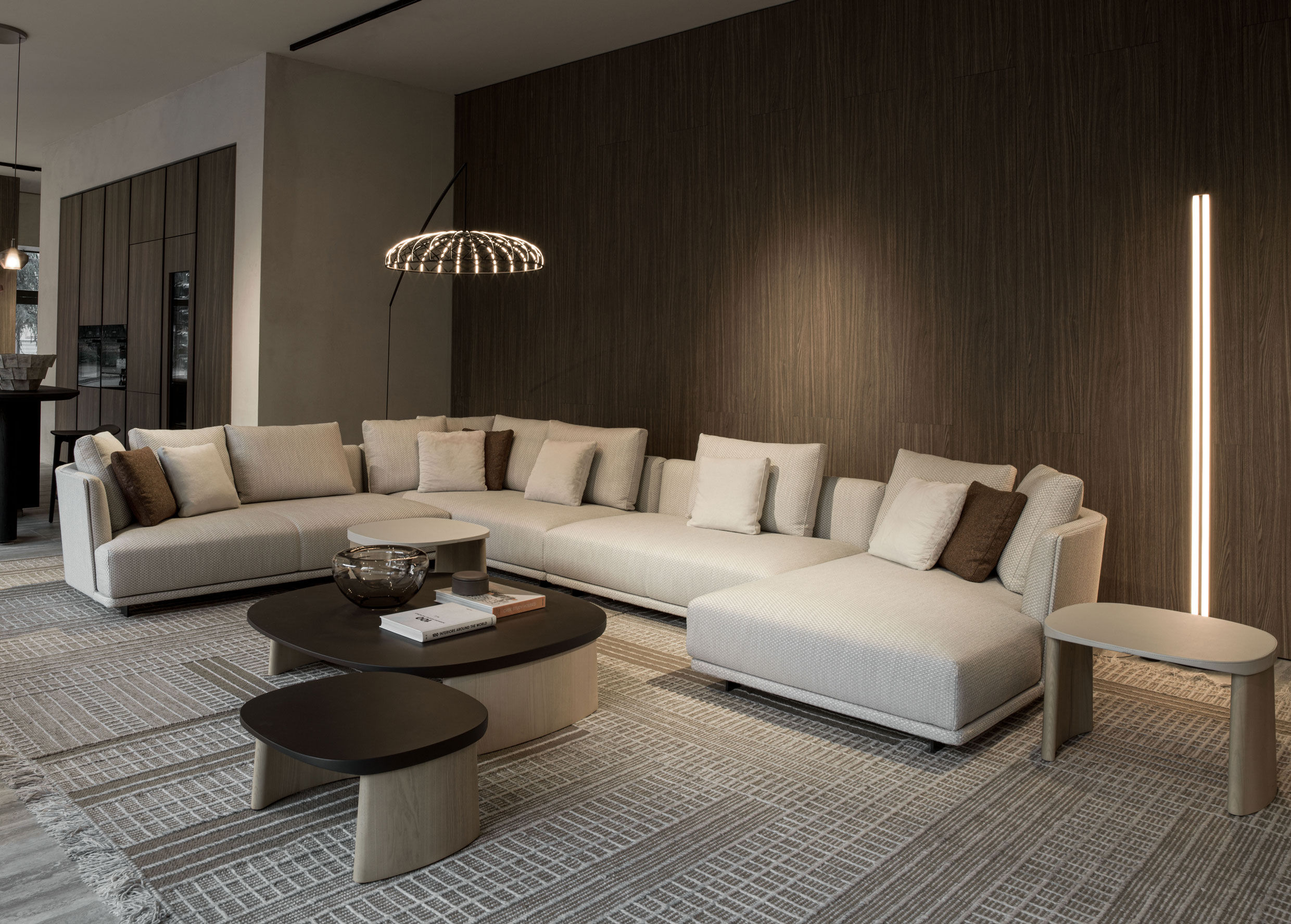Cette photo montre le magasin phare de Molteni&C avec Peverelli Design.